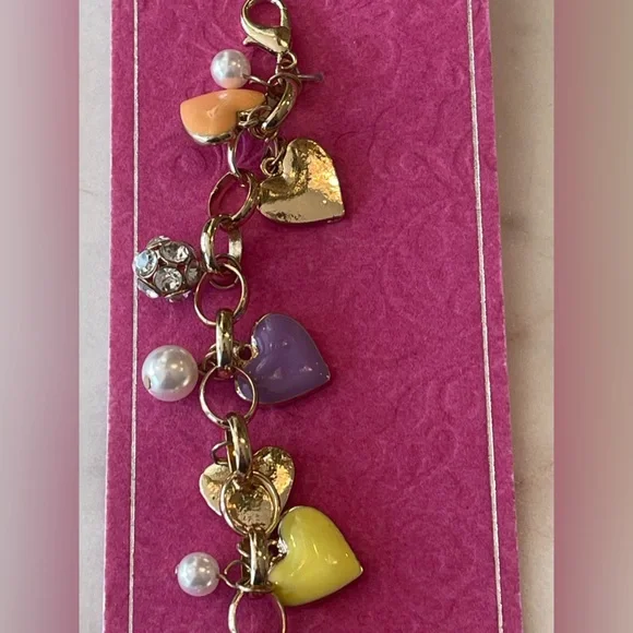 NEW HOLIDAY LANE GOLD-TONE PAVE MULTI CHARM VALENTINE HEART & PEARL BRACELET - Picture 4 of 5